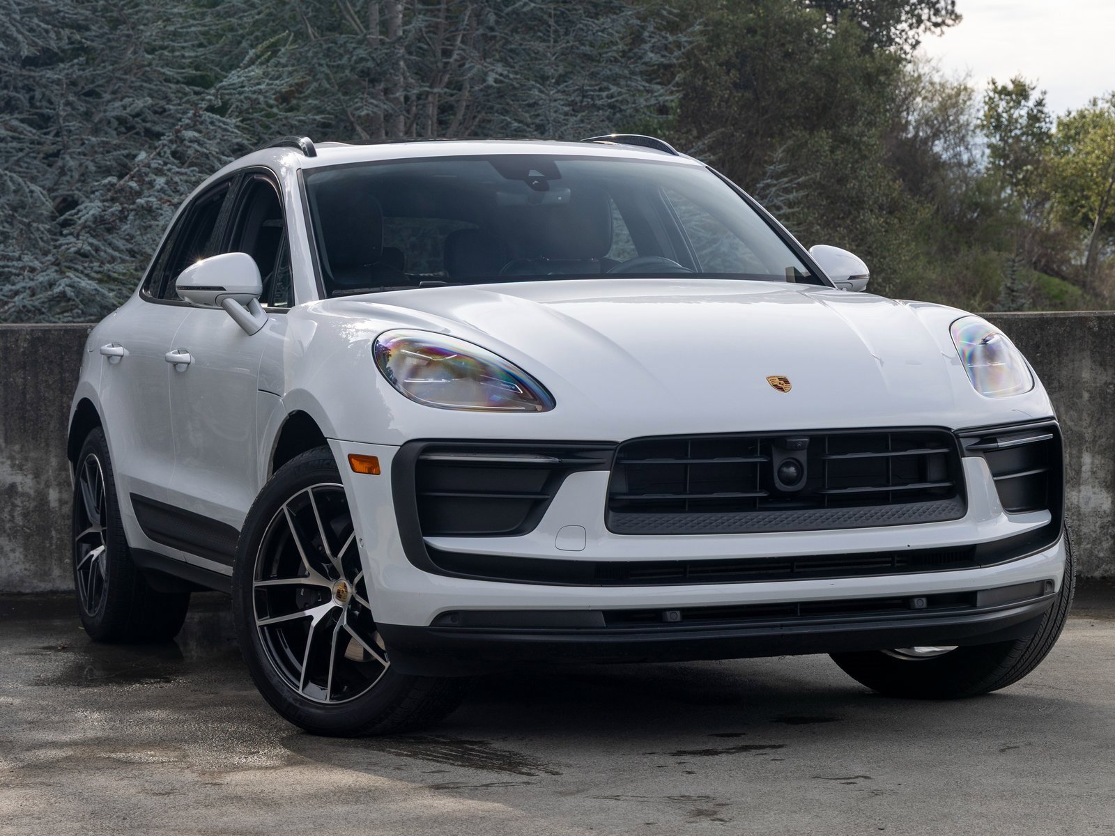 Certified 2023 Porsche Macan image 6