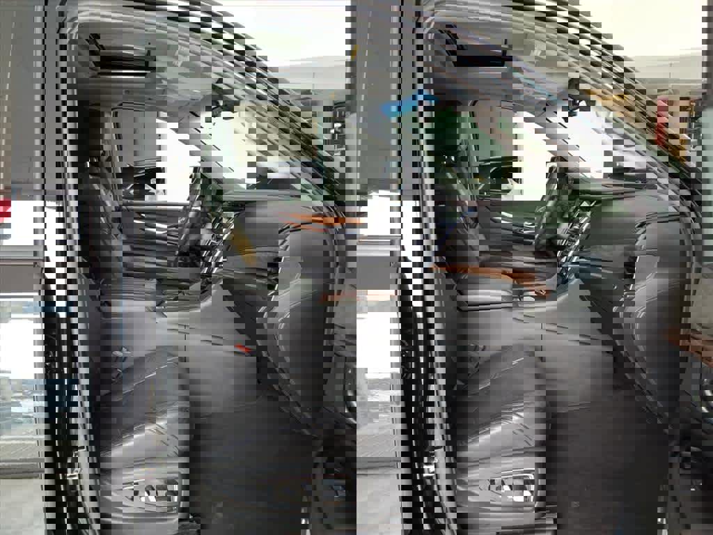 Used 2020 Cadillac Escalade Luxury w/ Escalade Sport Edition image 18