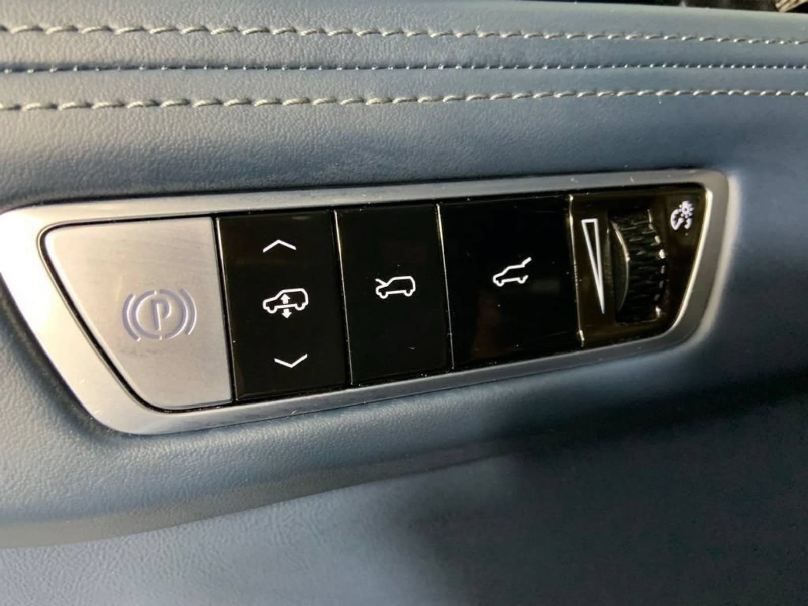 Used 2025 Cadillac Escalade IQ Luxury 2 AWD/4WD image 35