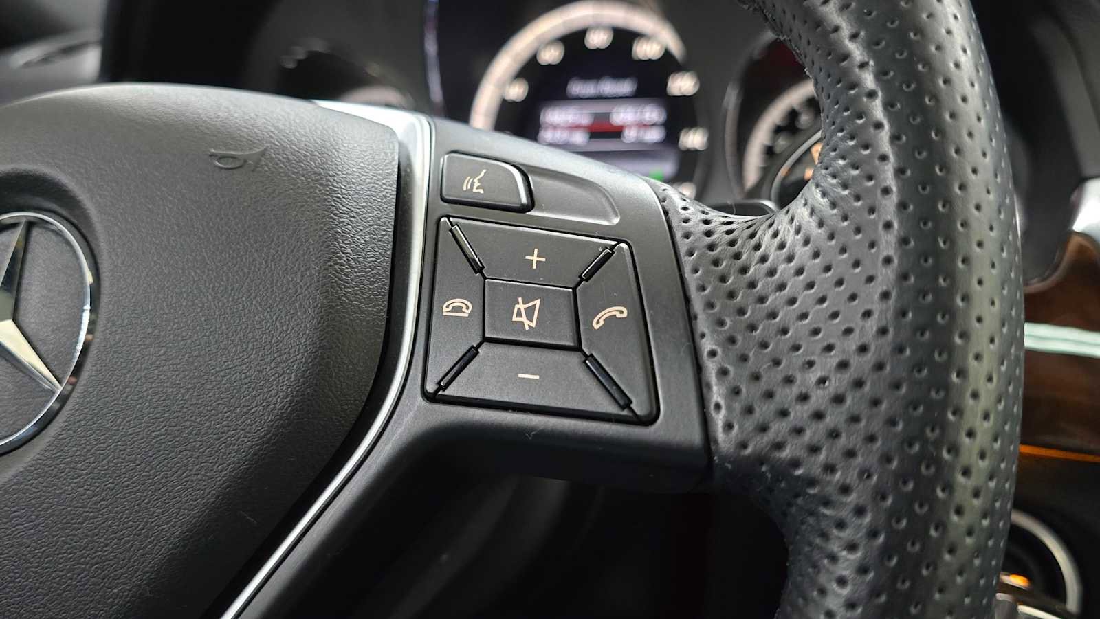 Used 2013 Mercedes-Benz E 350 4MATIC Sedan image 36