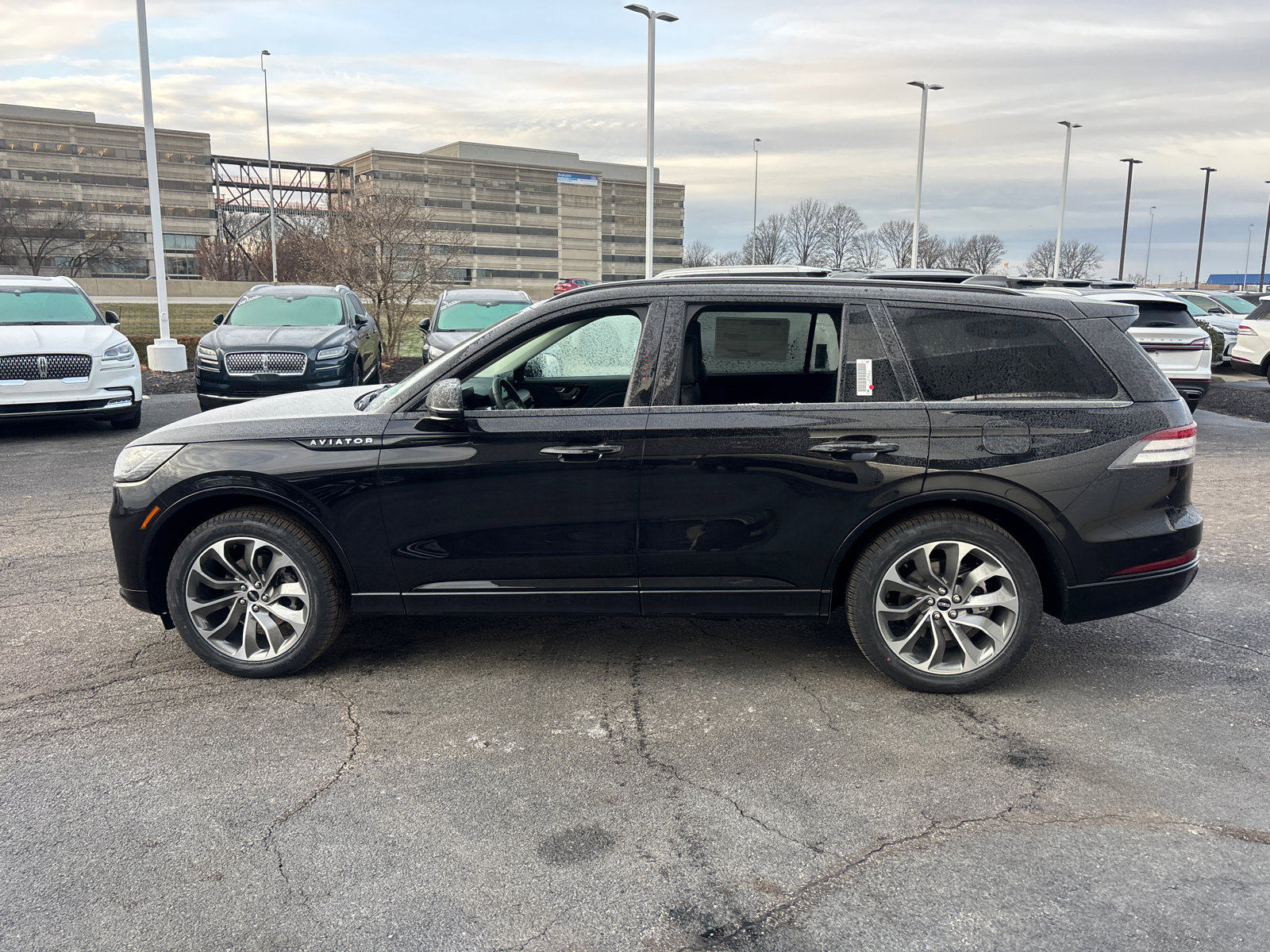 New 2026 Lincoln Aviator AWD w/ Jet Appearance Package image 4