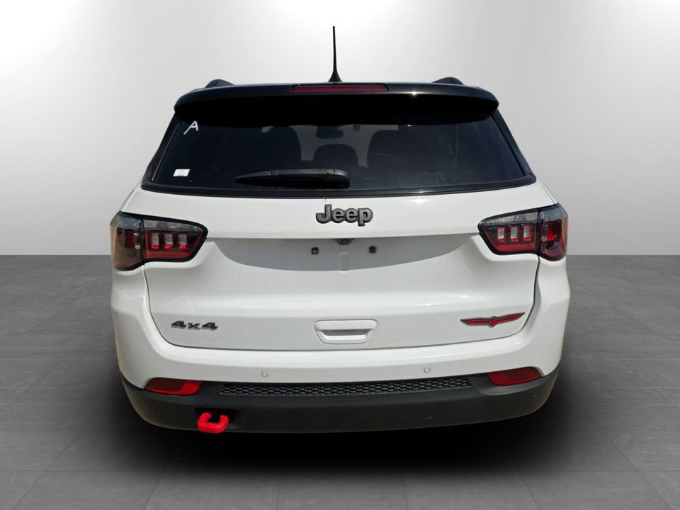 Used 2025 Jeep Compass Trailhawk AWD/4WD image 8