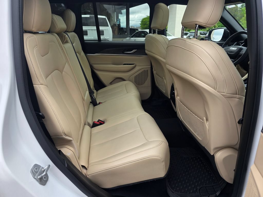 Used 2023 Jeep Grand Cherokee Limited AWD/4WD image 27