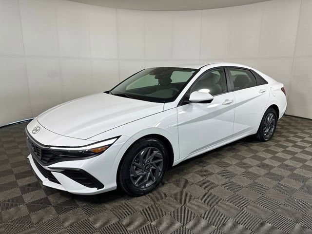 Certified 2024 Hyundai Elantra SEL image 7