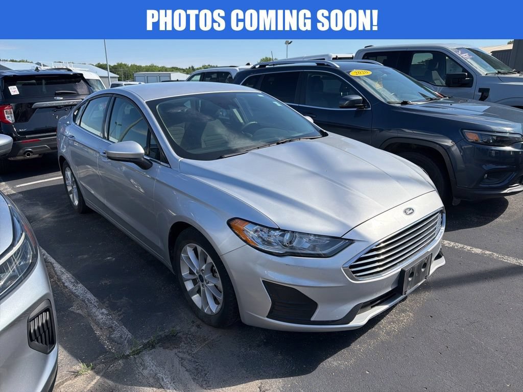 Used 2019 Ford Fusion SE FWD image 1