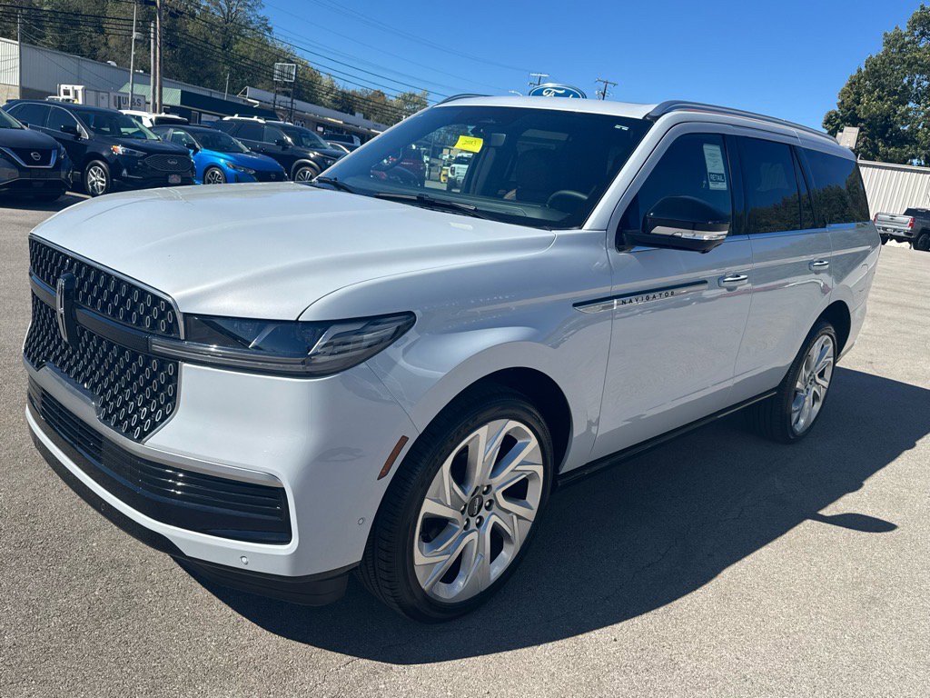 New 2025 Lincoln Navigator Reserve image 6