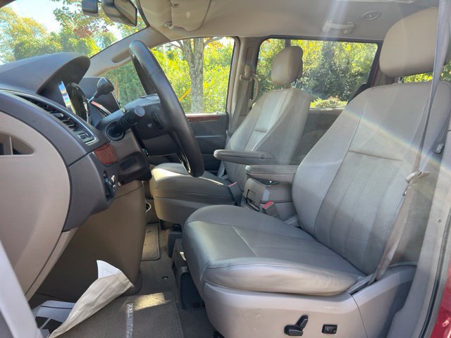 Used 2015 Chrysler Town & Country Touring-L w/ Driver Convenience Group FWD image 12