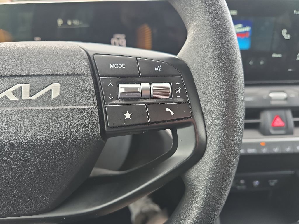 Used 2025 Kia K4 FWD image 14