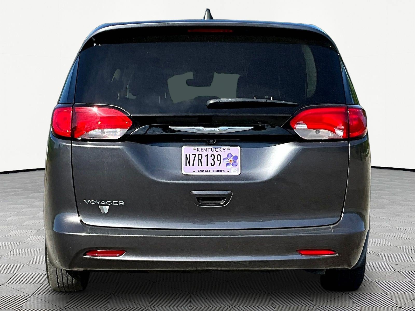 Used 2023 Chrysler Voyager LX FWD image 5