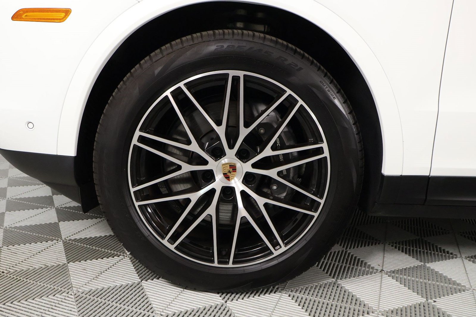 Certified 2026 Porsche Cayenne AWD/4WD image 30