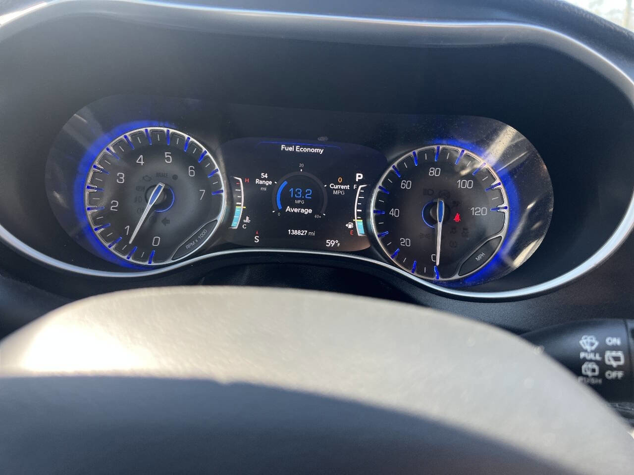 Used 2020 Chrysler Pacifica Limited FWD image 20