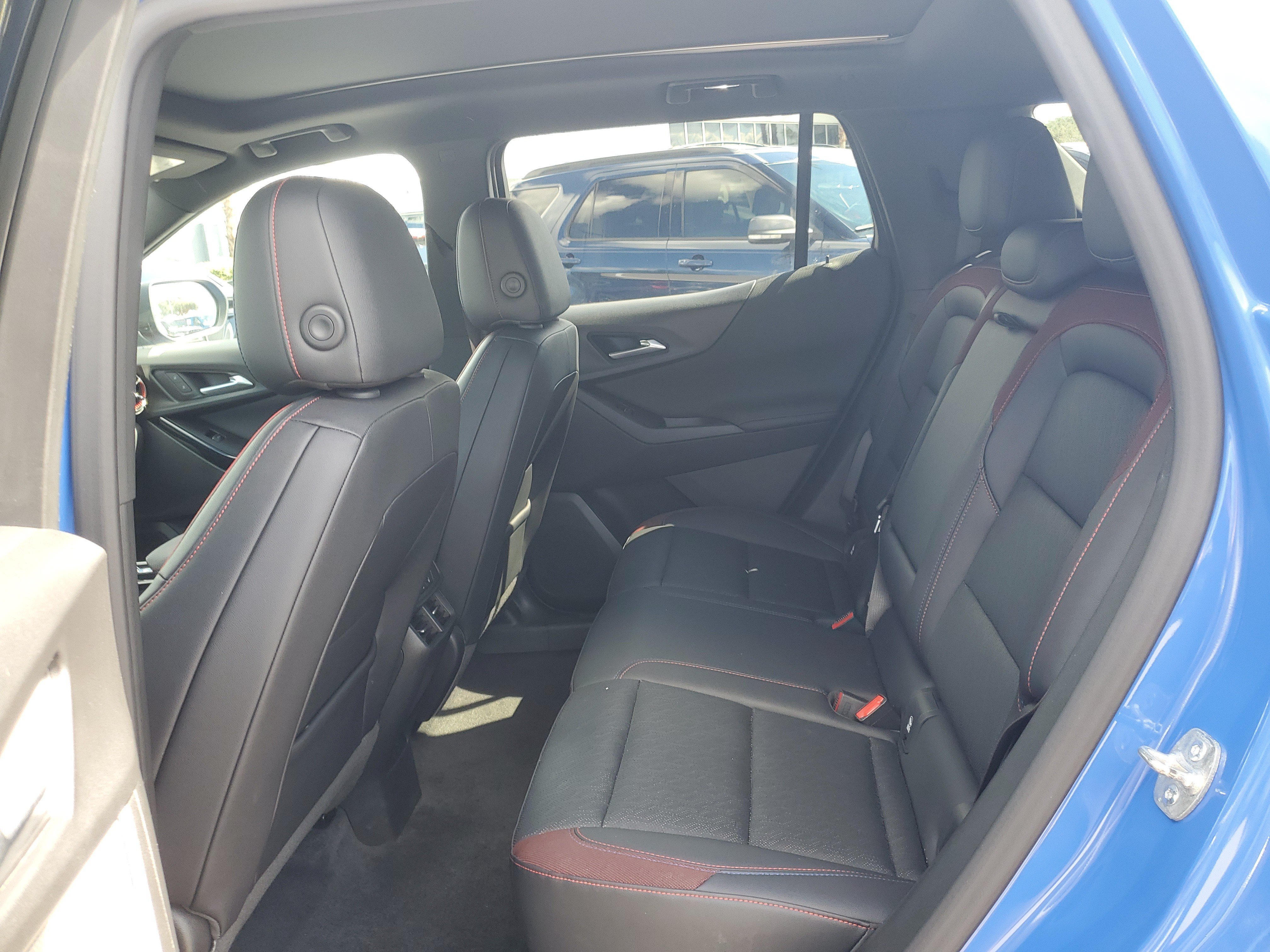 Used 2025 Chevrolet Equinox RS w/ Convenience Package III FWD image 9