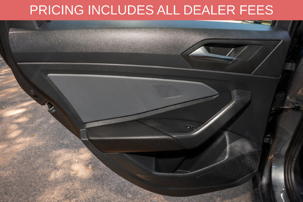 Used 2025 Volkswagen Jetta SE FWD image 9