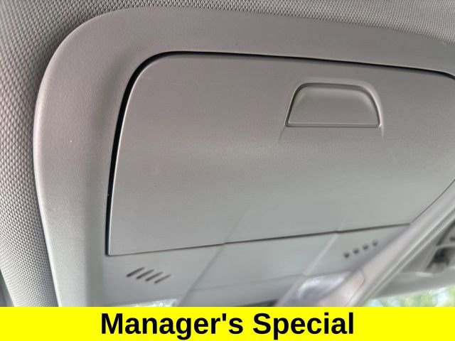 Used 2023 GMC Terrain SLE w/ Driver Convenience Package image 28