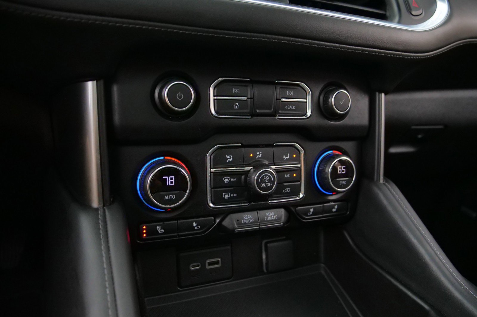 Used 2021 Chevrolet Suburban LT image 14