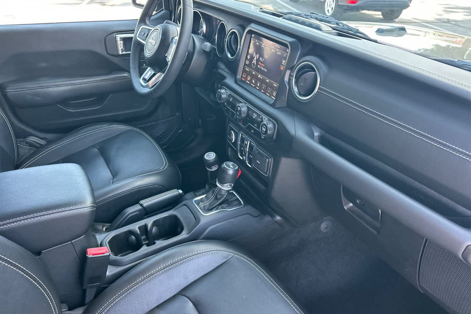 Used 2023 Jeep Wrangler Unlimited Sahara AWD/4WD image 17