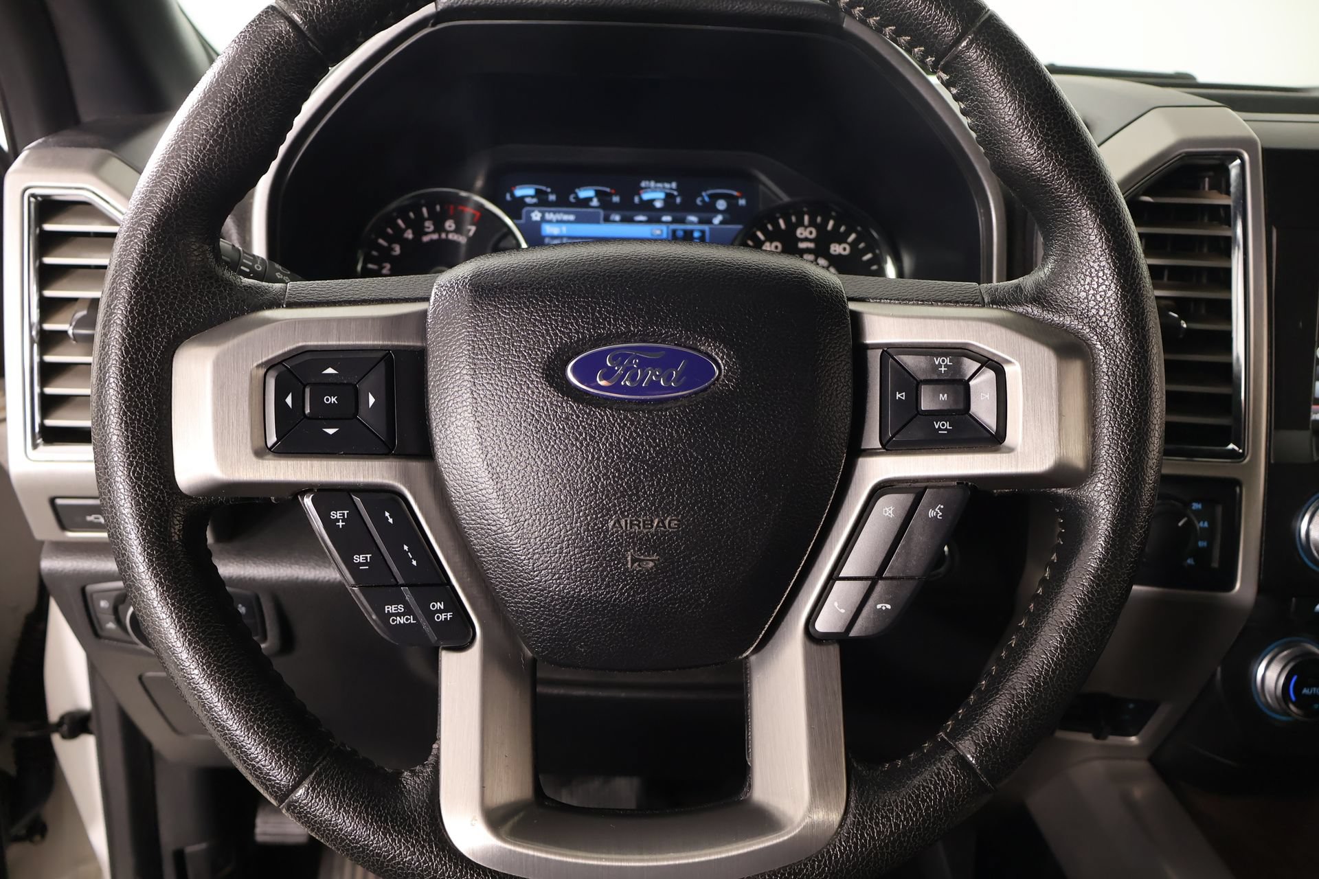 Used 2015 Ford F150 Platinum w/ Equipment Group 701A Luxury AWD/4WD image 3