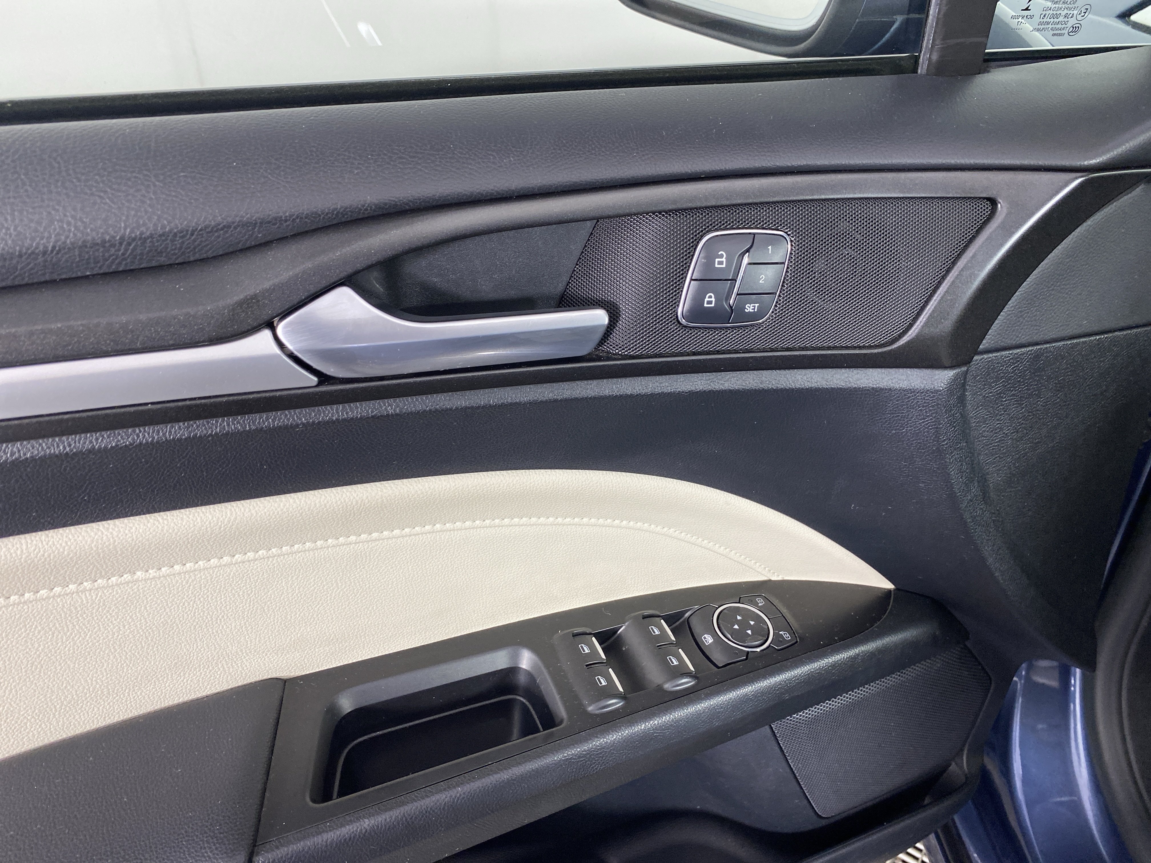 Used 2018 Ford Fusion Titanium AWD/4WD image 16