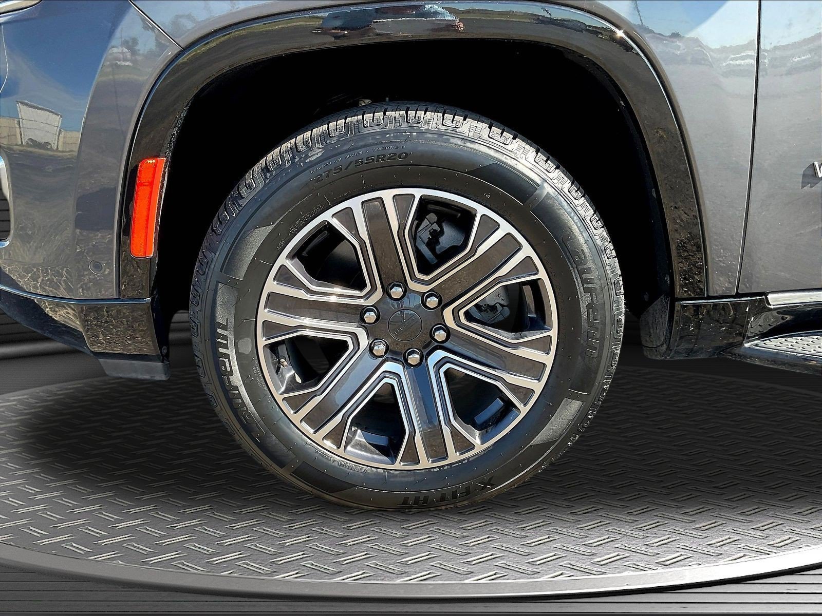 Used 2024 Jeep Wagoneer Series II w/ Flexible Seating Group RWD image 28