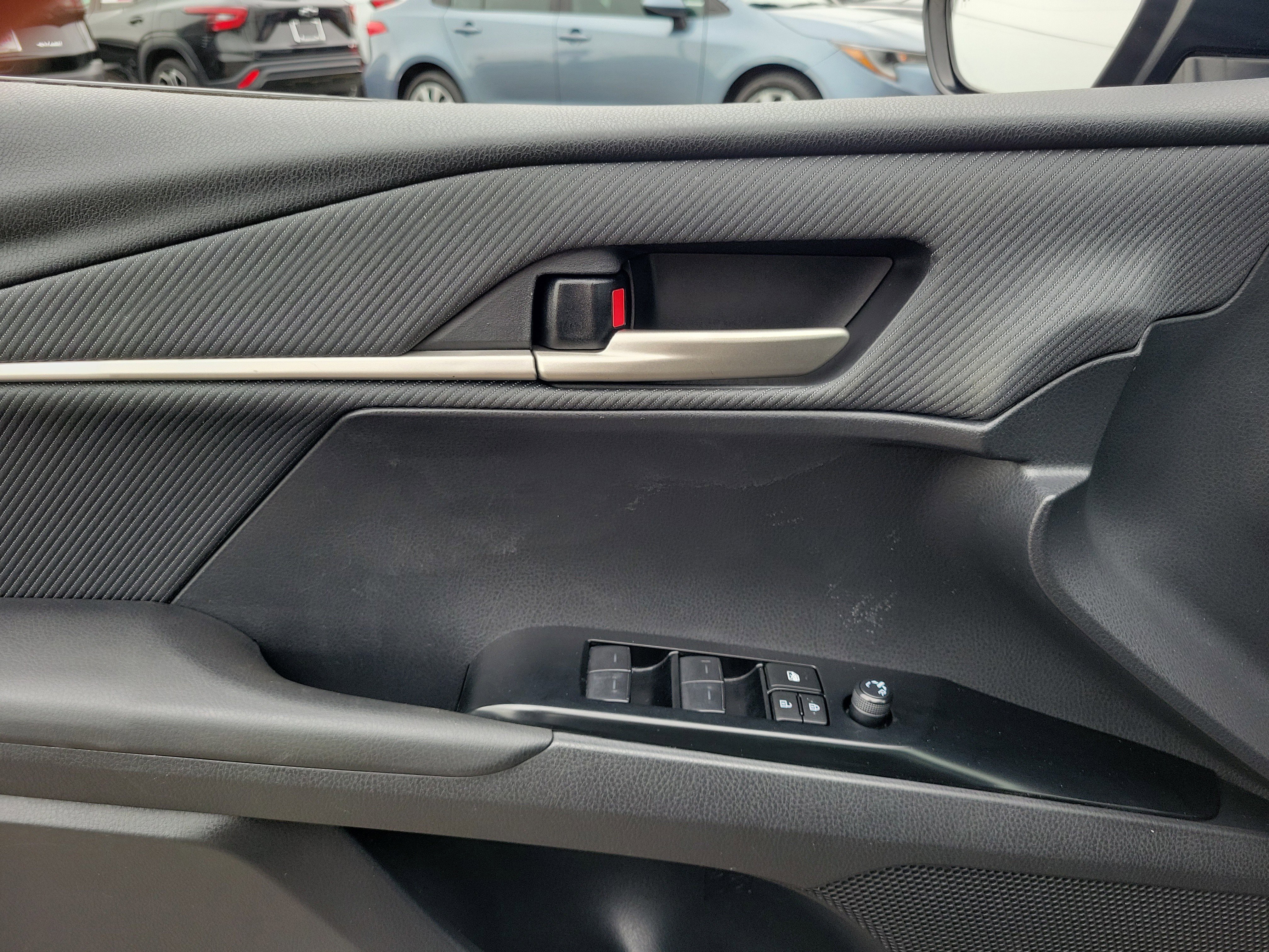 Used 2025 Toyota Camry SE FWD image 17
