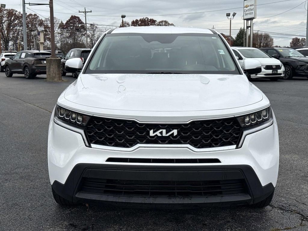 Used 2023 Kia Sorento LX image 2