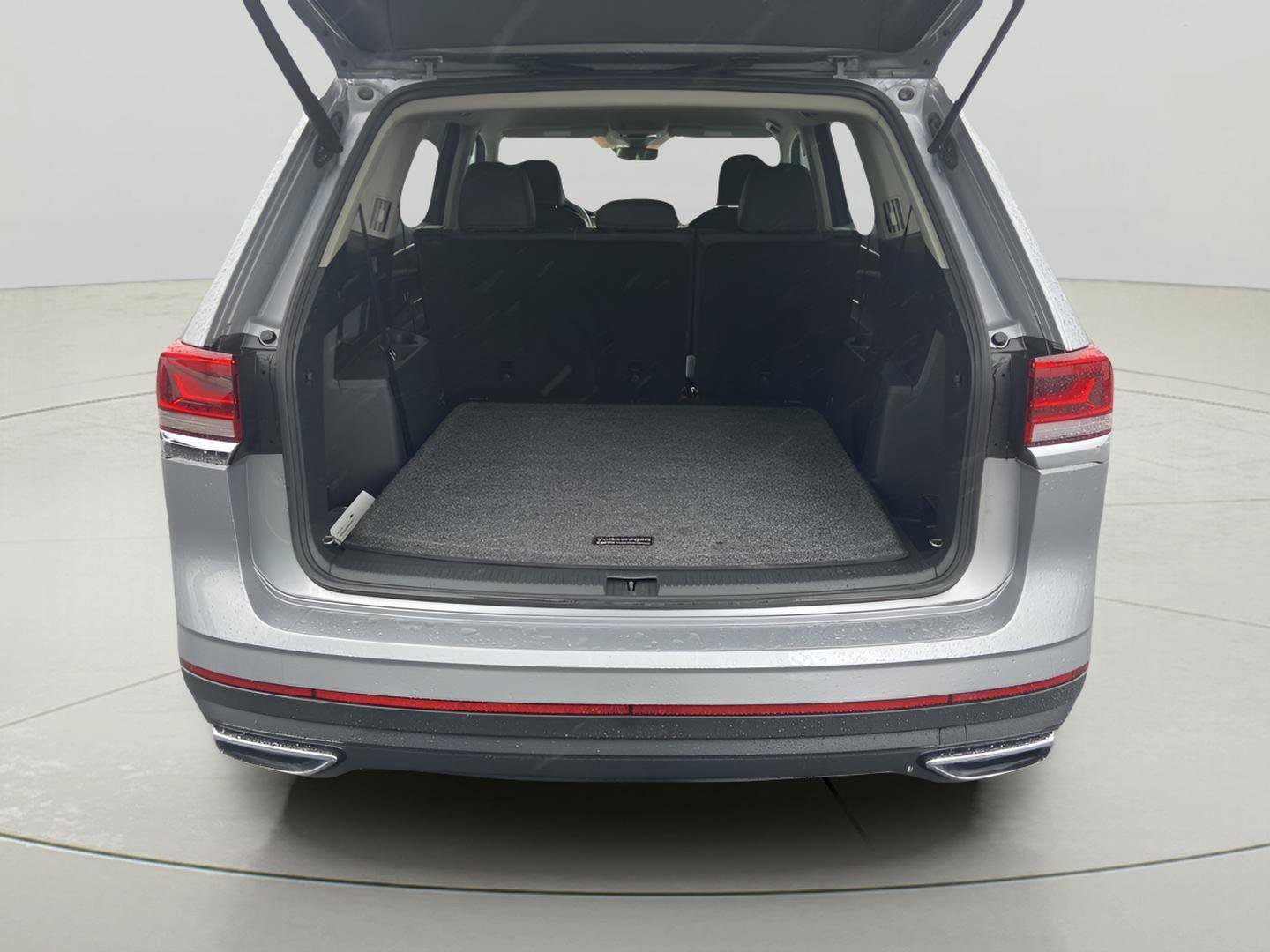 Used 2025 Volkswagen Atlas SE image 11