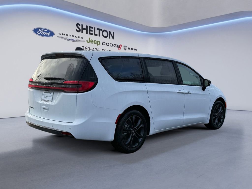 New 2026 Chrysler Pacifica Select image 5