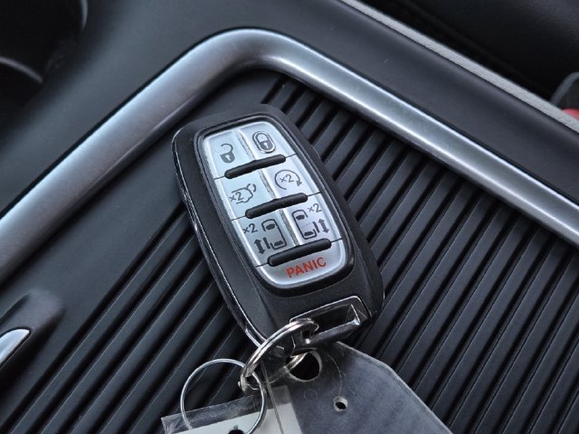 Used 2024 Chrysler Pacifica Touring-L FWD image 34