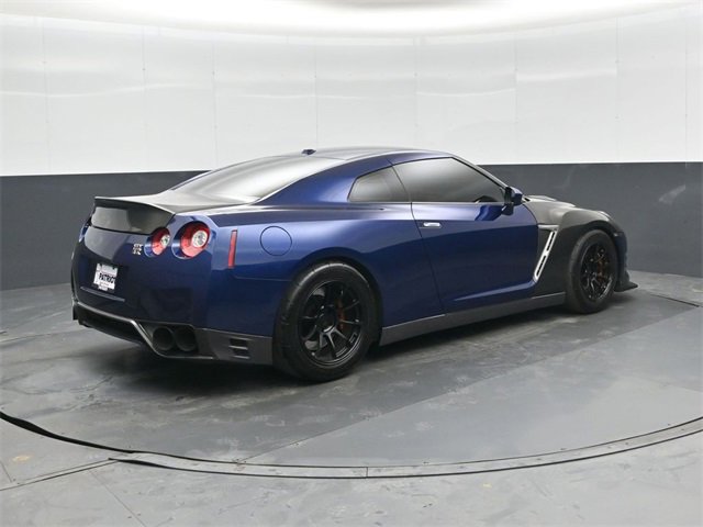 Used 2015 Nissan GT-R Black Edition image 3