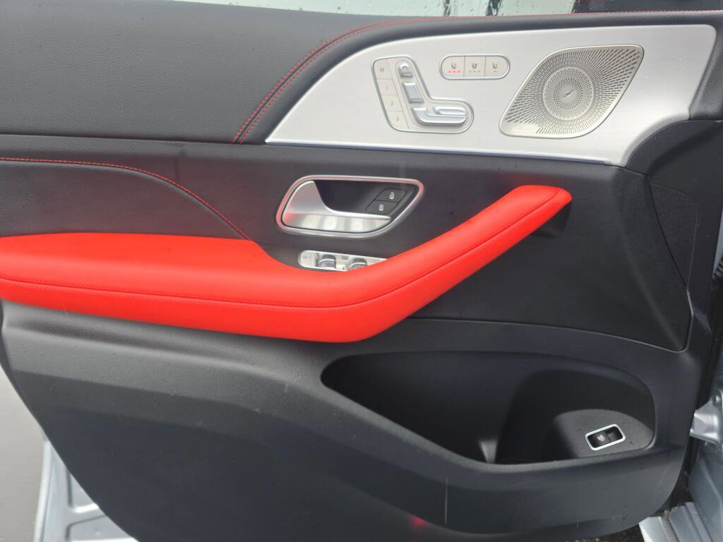 Used 2025 Mercedes-Benz GLE 53 AMG 4MATIC image 36