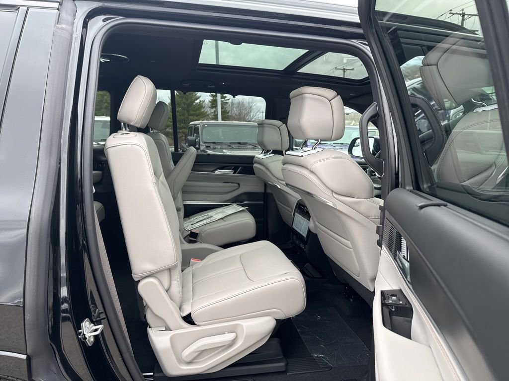 New 2026 Jeep Grand Wagoneer Summit image 31