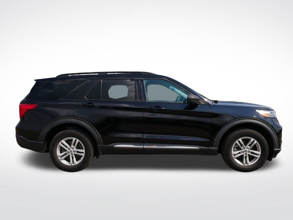 Certified 2022 Ford Explorer XLT AWD/4WD image 2