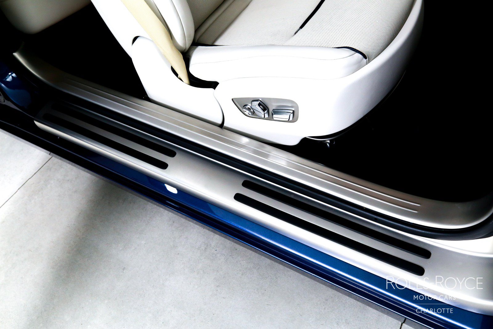 Certified 2019 Rolls-Royce Wraith RWD image 27
