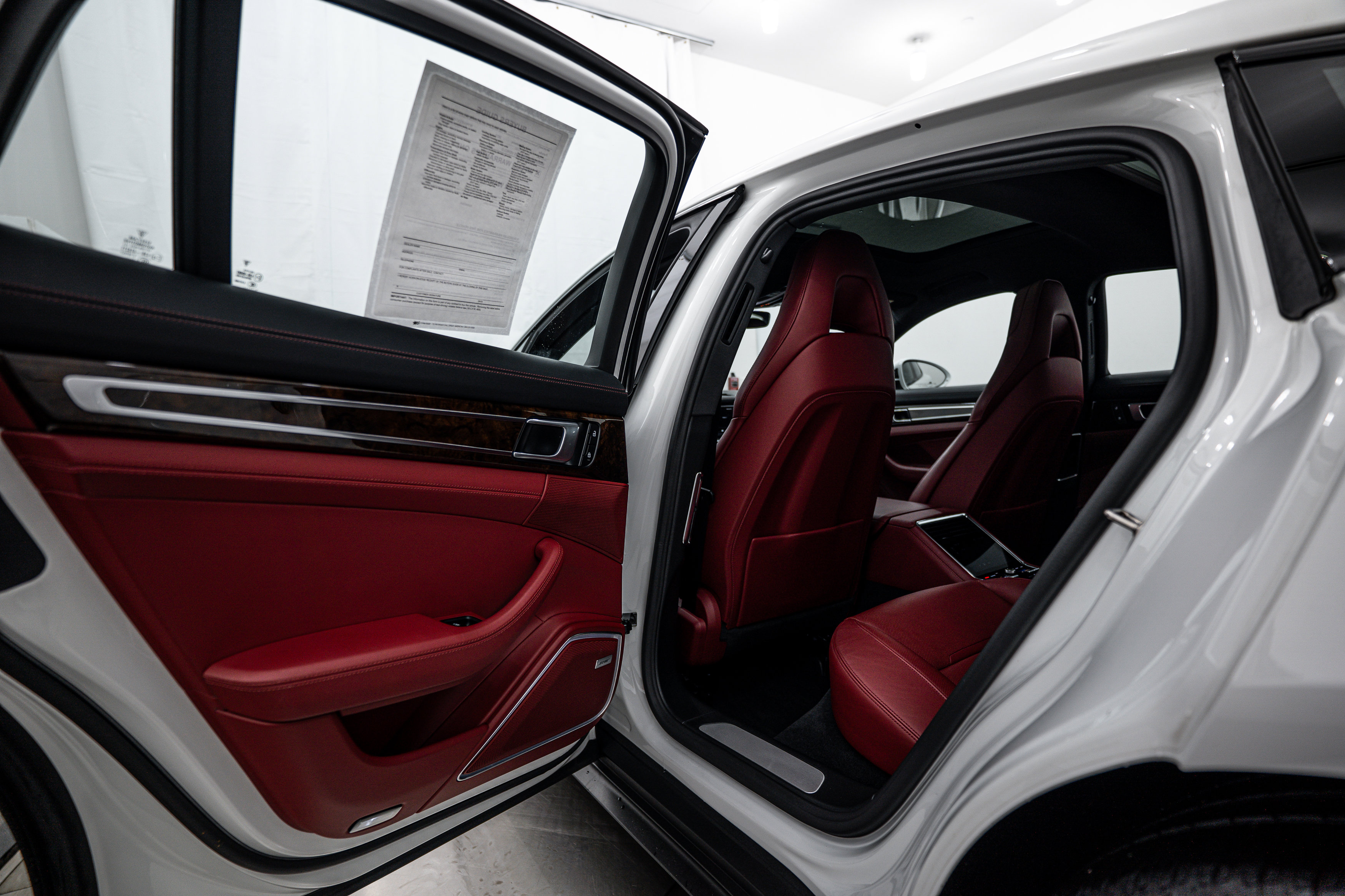 Used 2022 Porsche Panamera 4 image 21