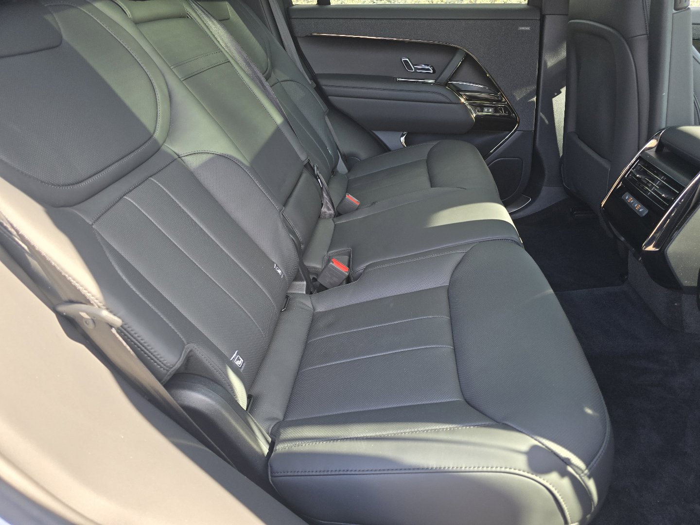 Certified 2024 Land Rover Range Rover Sport Dynamic SE image 34