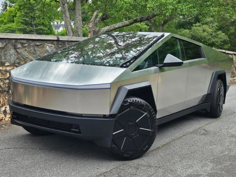 Used 2024 Tesla Cybertruck AWD Crew Cab image 2