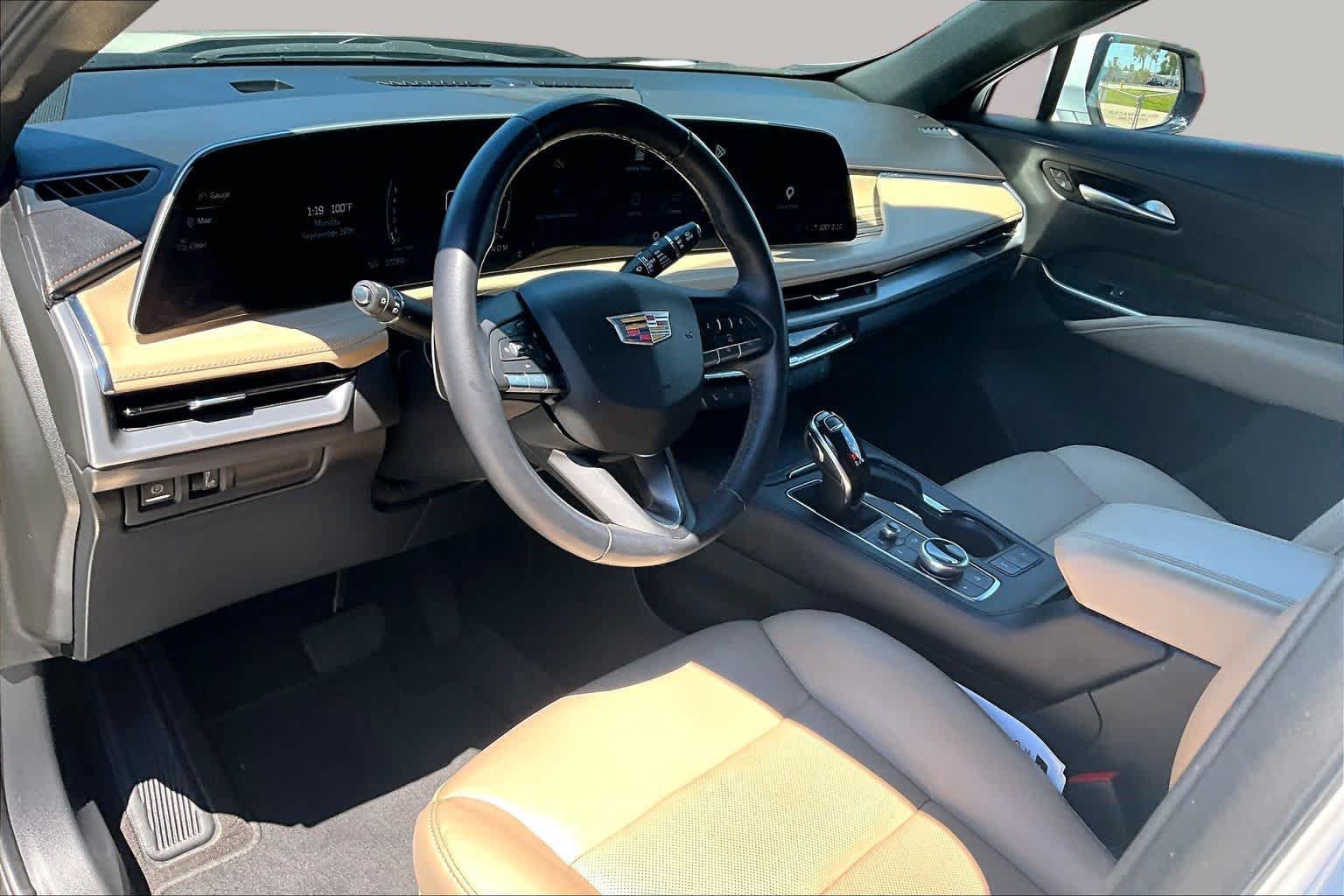 Used 2024 Cadillac XT4 Premium Luxury FWD image 18