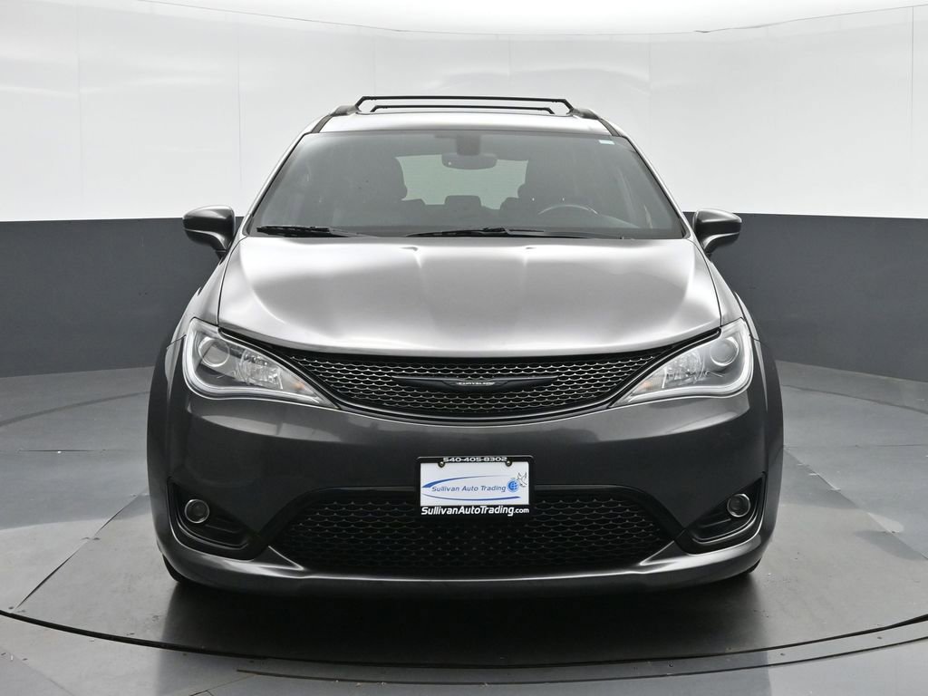 Used 2019 Chrysler Pacifica Touring-L w/ S Appearance Package FWD image 2