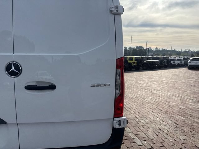 Used 2025 Mercedes-Benz Sprinter 2500 image 11