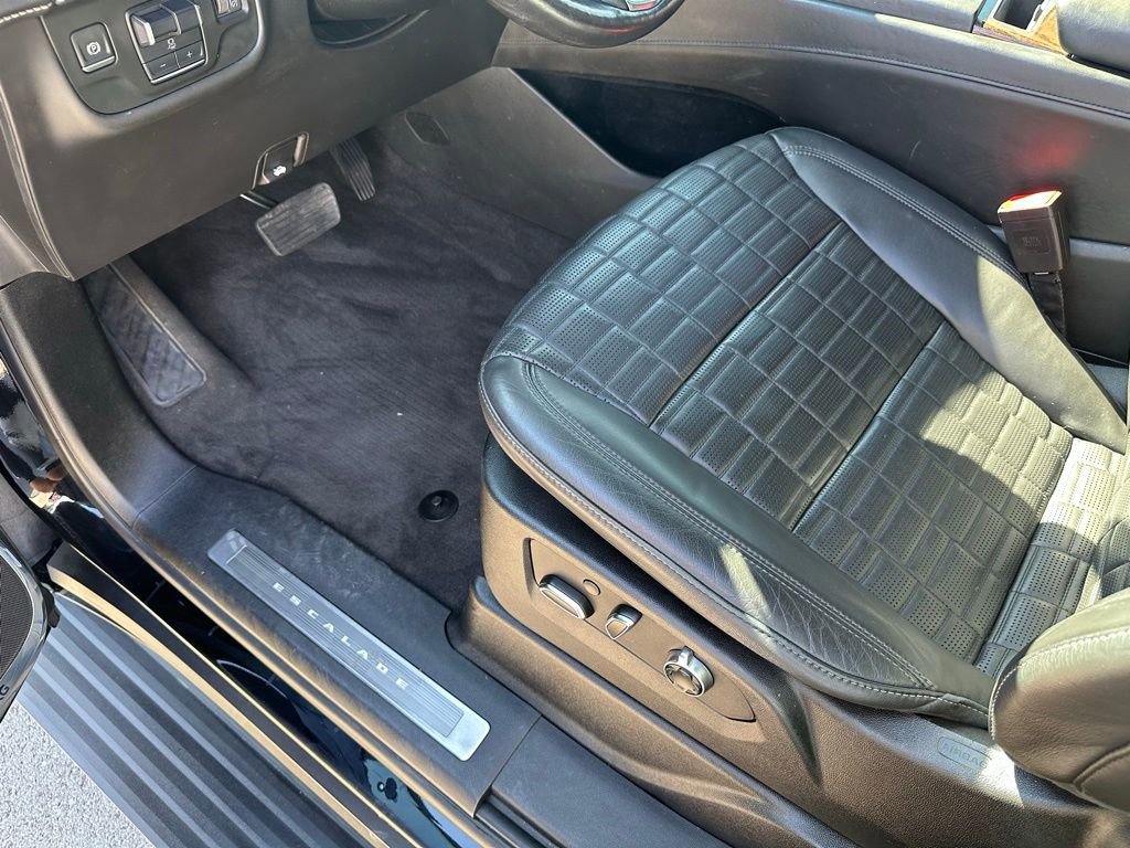 Used 2023 Cadillac Escalade ESV Premium Luxury Platinum image 27