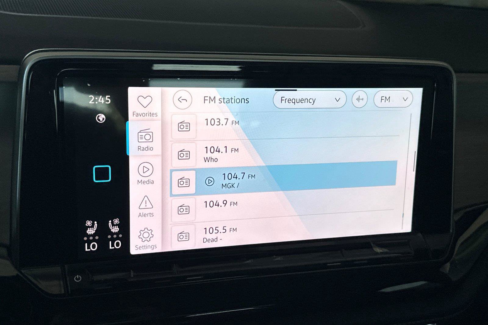 New 2026 Volkswagen Atlas Cross Sport SE FWD image 17