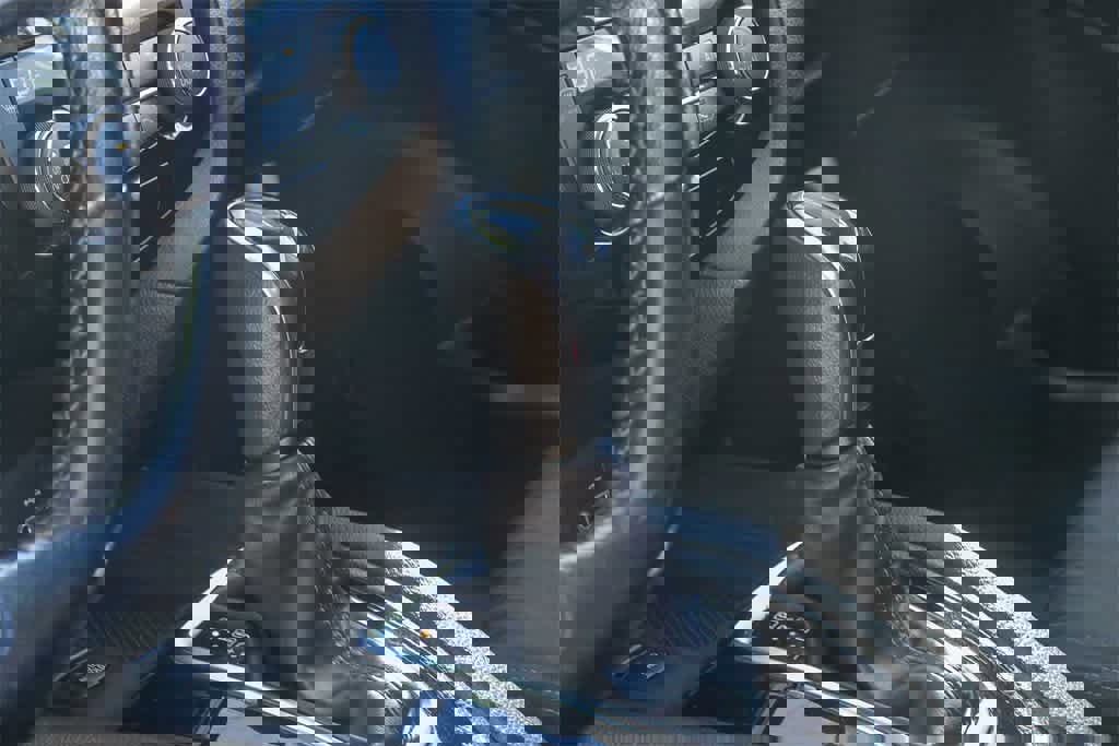 Used 2020 Nissan Rogue SV w/ Premium Package image 16