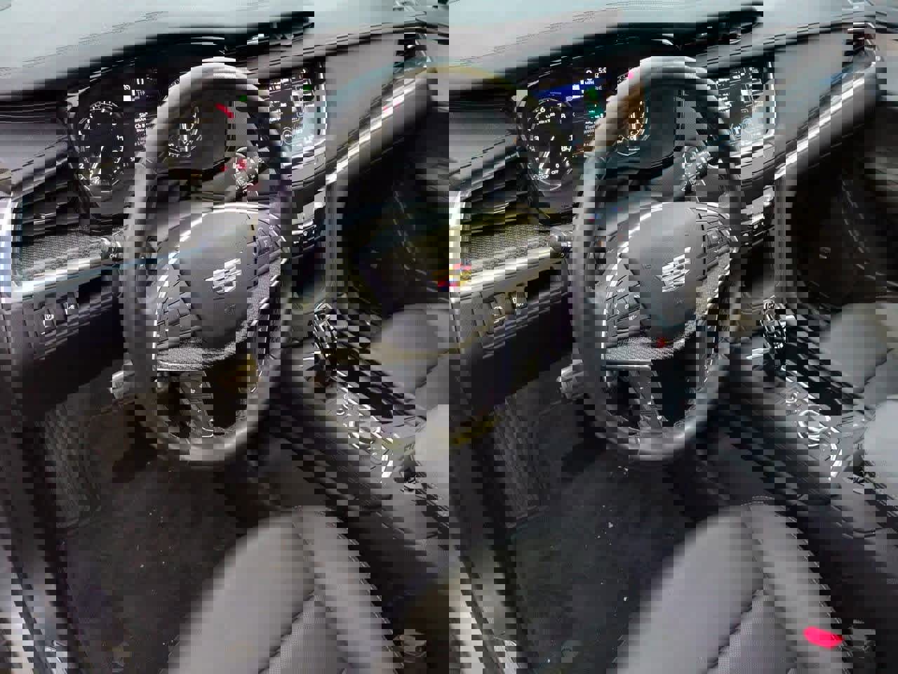 Used 2023 Cadillac XT5 Sportv image 2