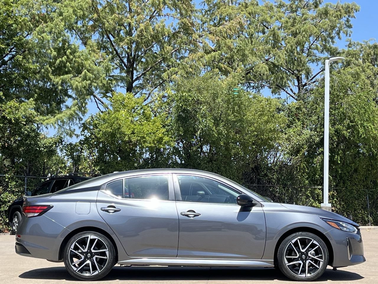 Used 2025 Nissan Sentra SR FWD image 3