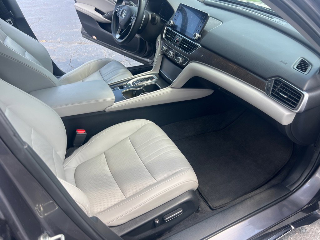 Used 2018 Honda Accord Touring image 19