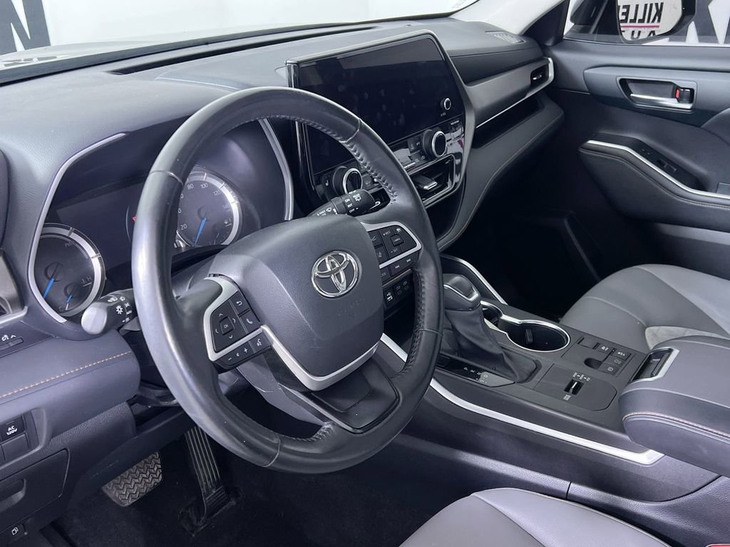 Used 2023 Toyota Highlander Bronze Edition image 29