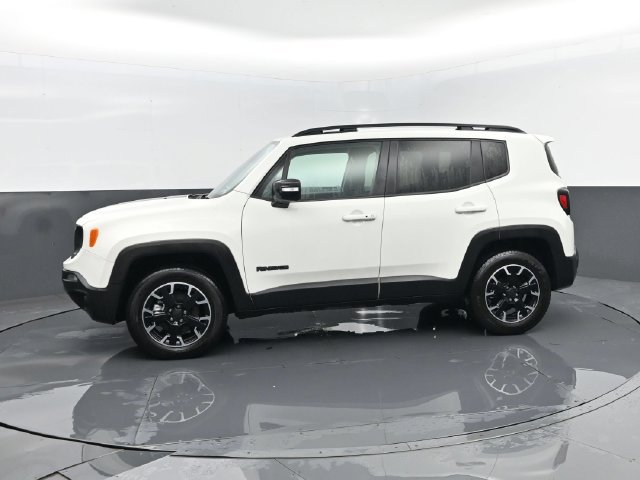 Used 2023 Jeep Renegade Latitude AWD/4WD image 5