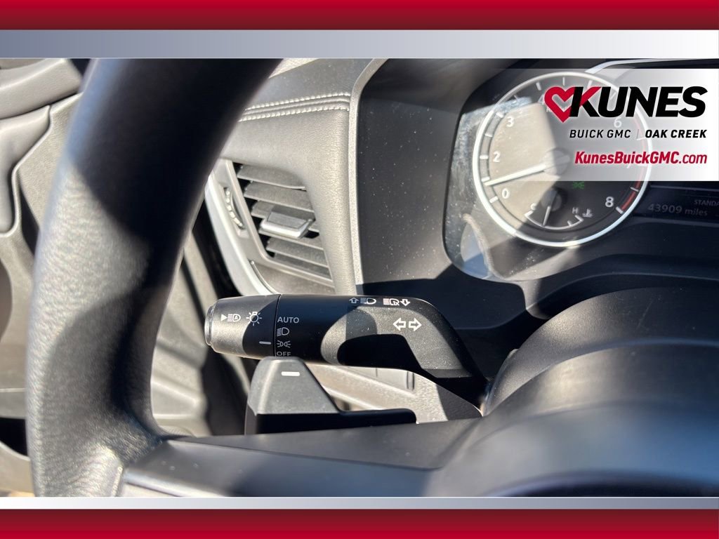 Used 2024 Nissan Rogue SV image 14