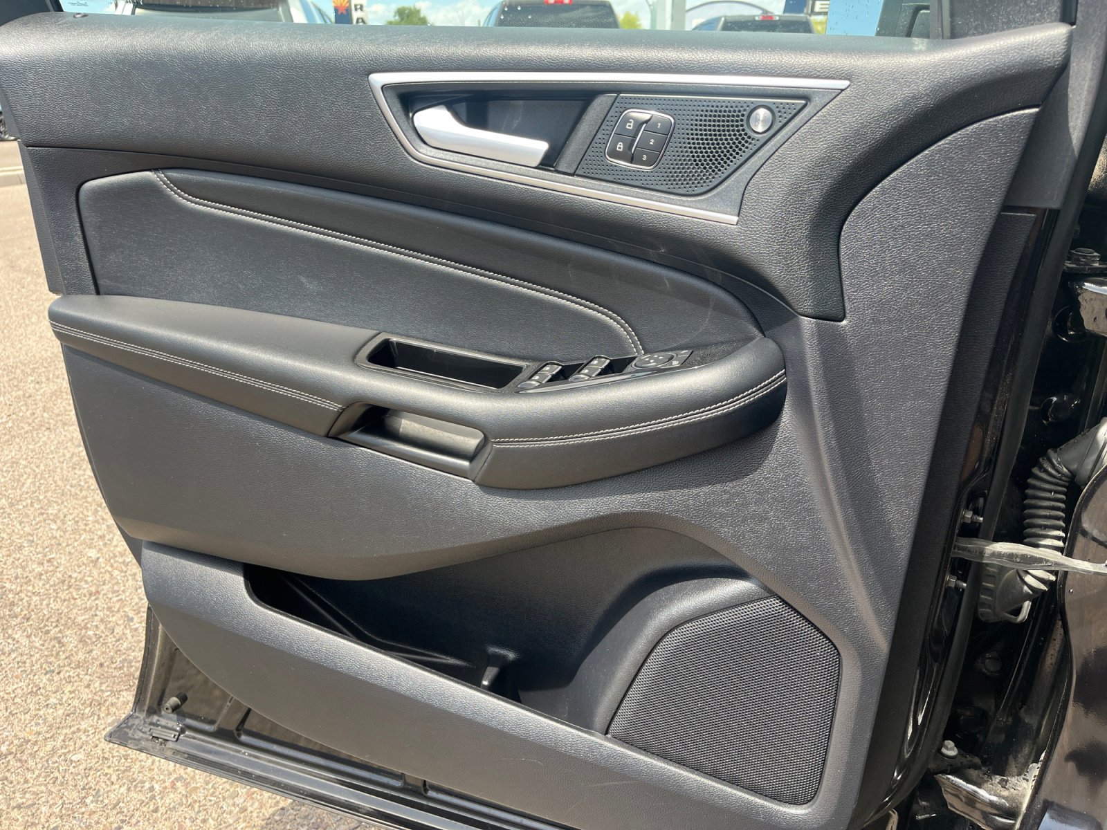 Used 2019 Ford Edge Titanium image 13