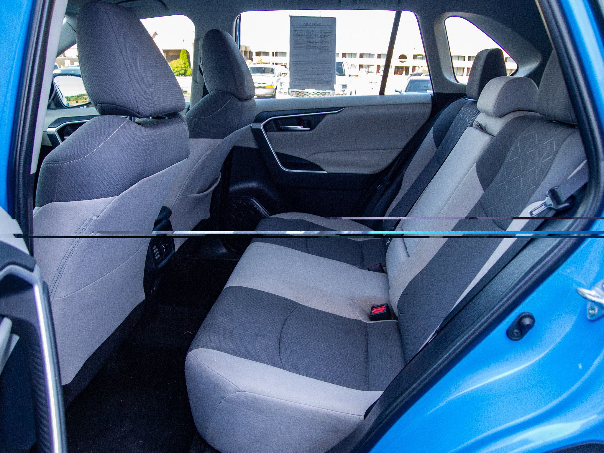 Used 2020 Toyota RAV4 XLE w/ XLE Grade Weather Package AWD/4WD image 25